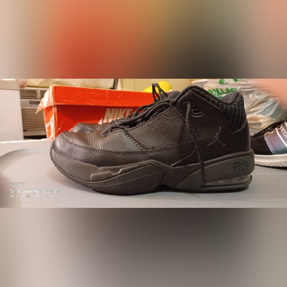 Jordan Max Aura 3 youth size 6